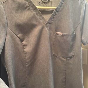 FIGS Women's Graphite Scrub Set